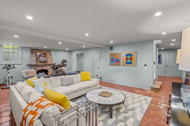 2336 Medford Court E, Fort Worth, TX 76109