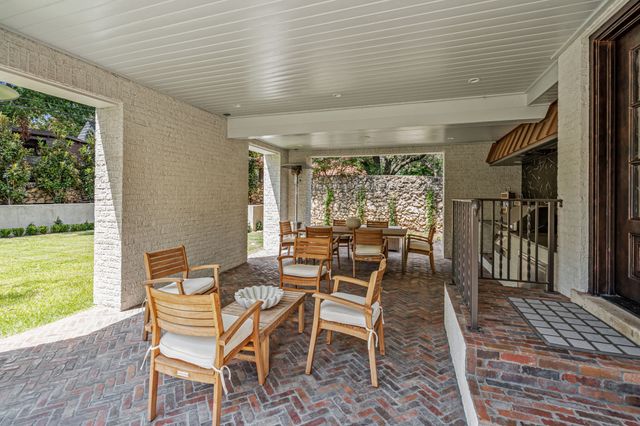 2336 Medford Court E, Fort Worth, TX 76109