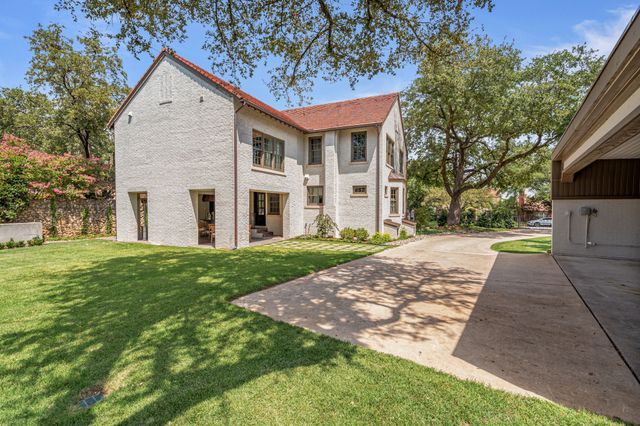 2336 Medford Court E, Fort Worth, TX 76109
