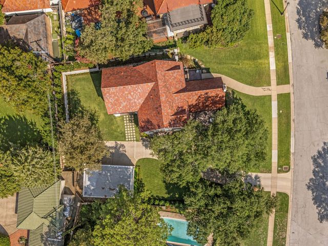 2336 Medford Court E, Fort Worth, TX 76109