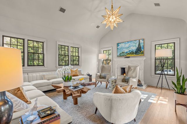 2336 Medford Court E, Fort Worth, TX 76109