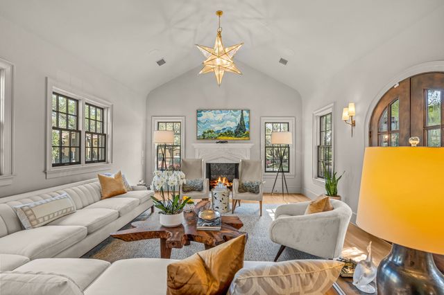 2336 Medford Court E, Fort Worth, TX 76109