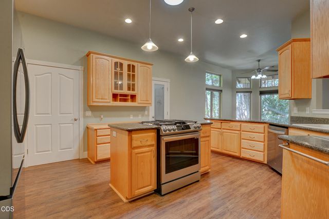 188 Verde Lane, Merlin, OR 97532