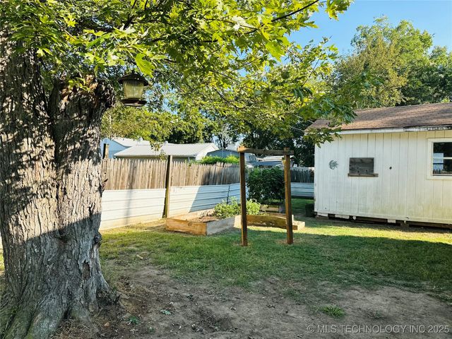 1016 E Aberdeen Street, Muskogee, OK 74403