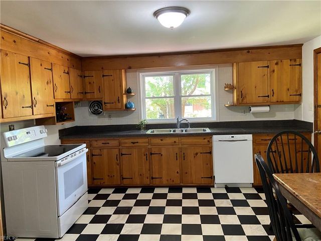 2708 N Landing RD, Virginia Beach, VA 23456