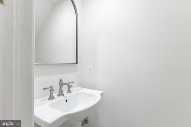 303 QUEEN ST, Alexandria, VA 22314