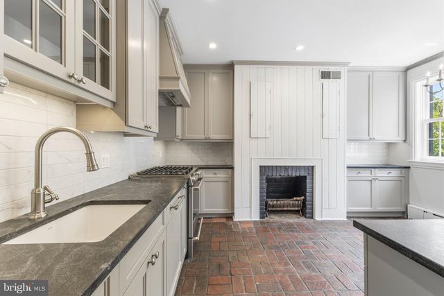 303 QUEEN ST, Alexandria, VA 22314