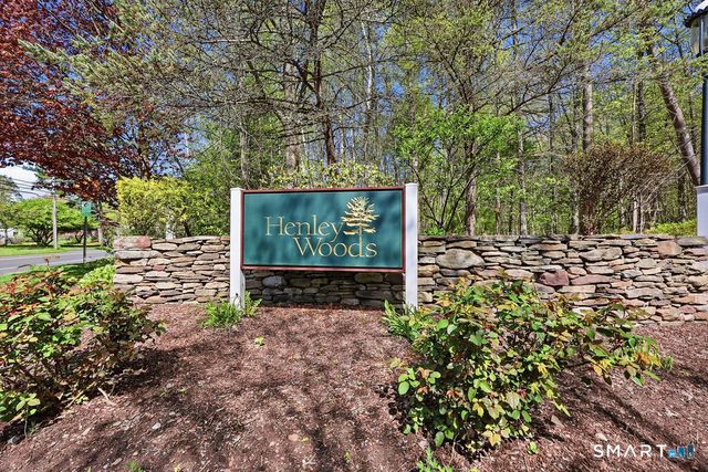 65 Henley Way 65, West Hartford, CT 06117