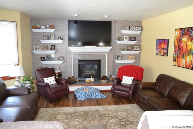 3006 THOMAS RD, Cheyenne, WY 82009