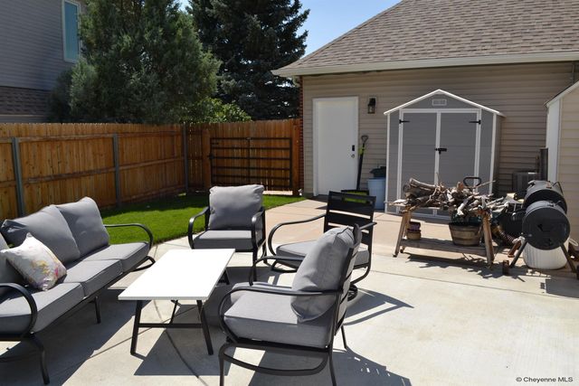 3006 THOMAS RD, Cheyenne, WY 82009