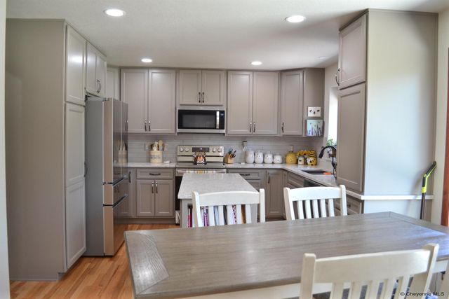 3006 THOMAS RD, Cheyenne, WY 82009