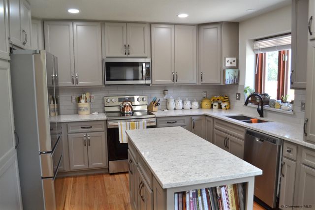 3006 THOMAS RD, Cheyenne, WY 82009