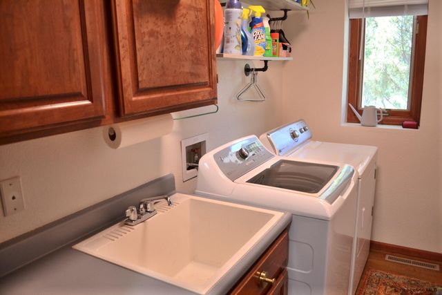 3006 THOMAS RD, Cheyenne, WY 82009