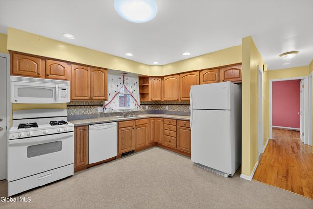 7 Apple Blossom Lane, Colonie, NY 12205