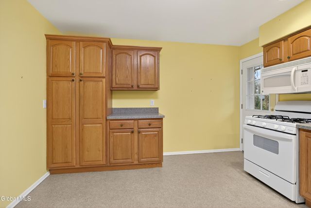 7 Apple Blossom Lane, Colonie, NY 12205