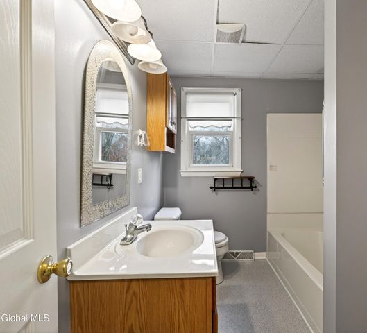 7 Apple Blossom Lane, Colonie, NY 12205