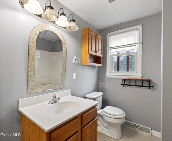 7 Apple Blossom Lane, Colonie, NY 12205