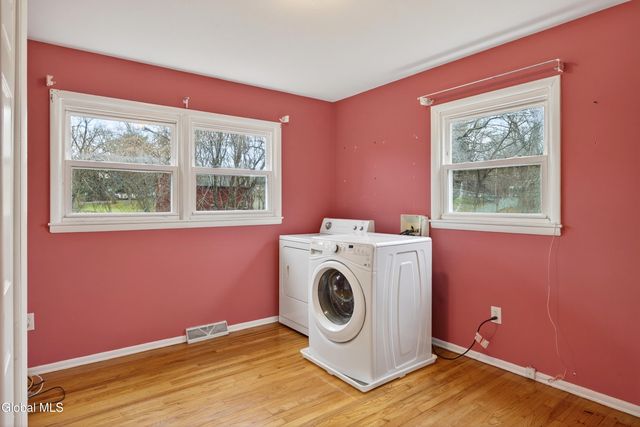 7 Apple Blossom Lane, Colonie, NY 12205