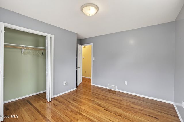 7 Apple Blossom Lane, Colonie, NY 12205