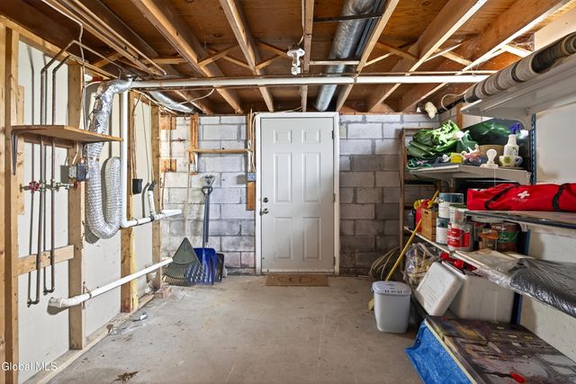 7 Apple Blossom Lane, Colonie, NY 12205