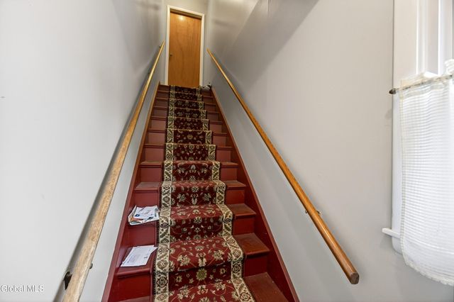 7 Apple Blossom Lane, Colonie, NY 12205