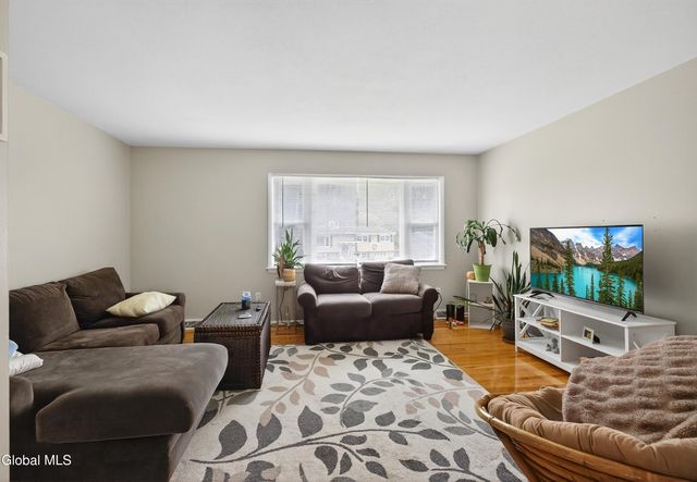 7 Apple Blossom Lane, Colonie, NY 12205