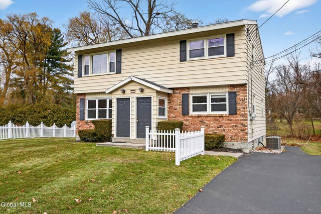 7 Apple Blossom Lane, Colonie, NY 12205