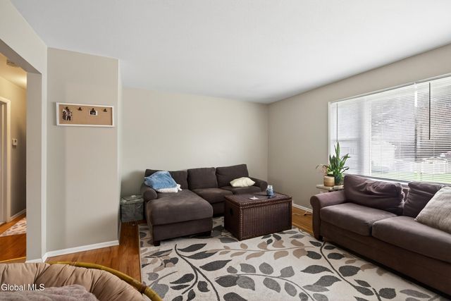 7 Apple Blossom Lane, Colonie, NY 12205