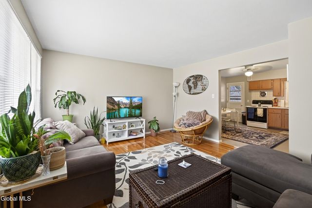 7 Apple Blossom Lane, Colonie, NY 12205