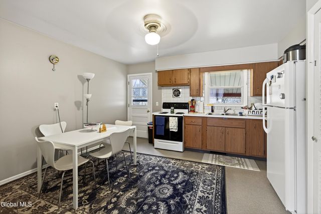 7 Apple Blossom Lane, Colonie, NY 12205