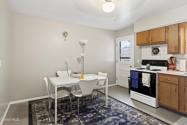 7 Apple Blossom Lane, Colonie, NY 12205