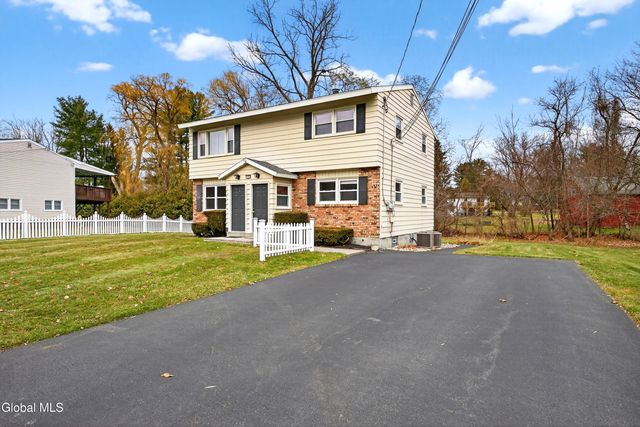 7 Apple Blossom Lane, Colonie, NY 12205