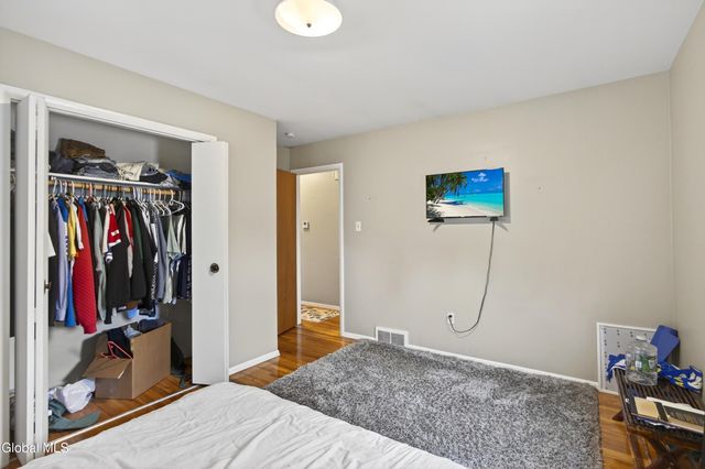 7 Apple Blossom Lane, Colonie, NY 12205