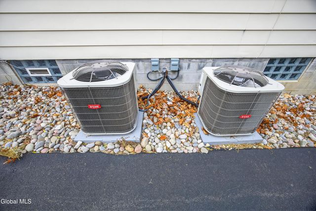 7 Apple Blossom Lane, Colonie, NY 12205