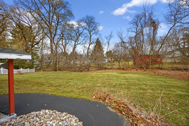 7 Apple Blossom Lane, Colonie, NY 12205