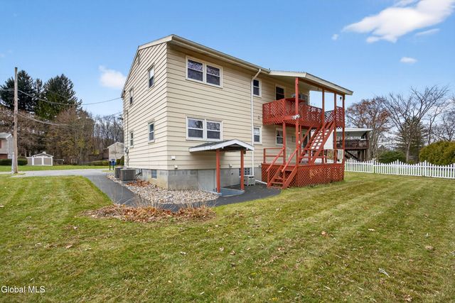 7 Apple Blossom Lane, Colonie, NY 12205