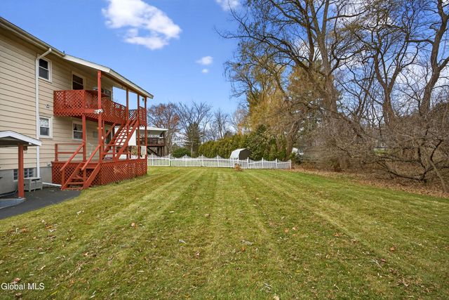 7 Apple Blossom Lane, Colonie, NY 12205