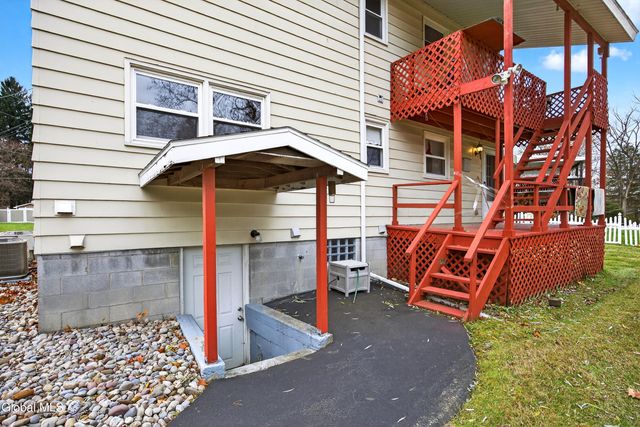 7 Apple Blossom Lane, Colonie, NY 12205