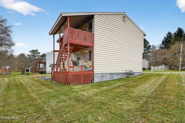 7 Apple Blossom Lane, Colonie, NY 12205