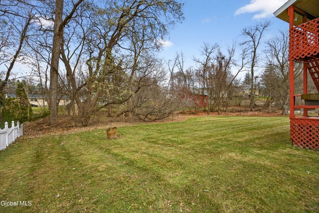 7 Apple Blossom Lane, Colonie, NY 12205