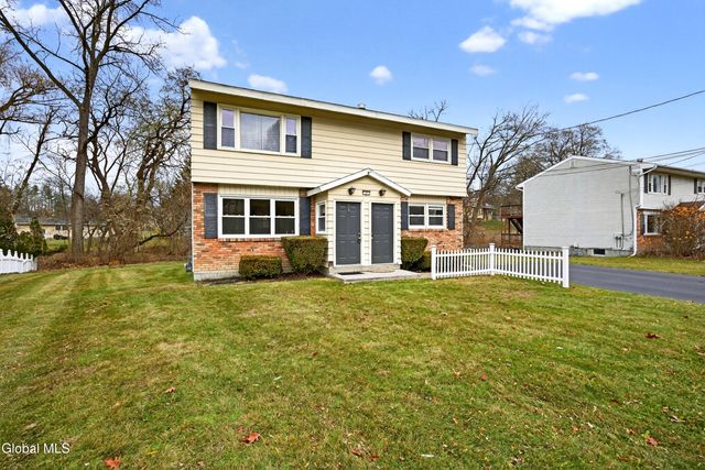 7 Apple Blossom Lane, Colonie, NY 12205