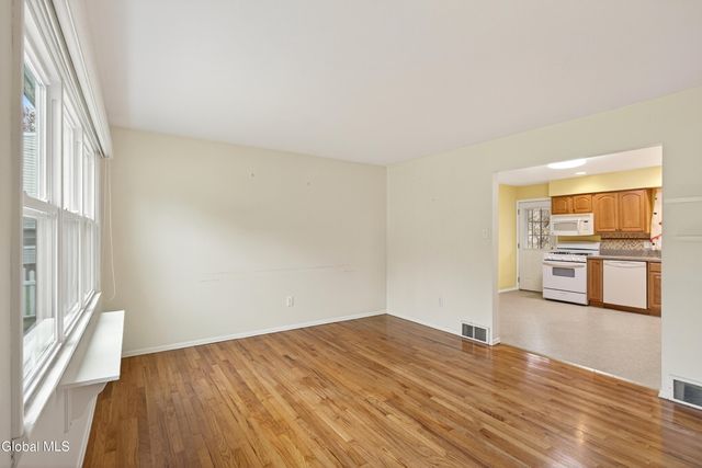 7 Apple Blossom Lane, Colonie, NY 12205