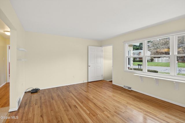 7 Apple Blossom Lane, Colonie, NY 12205