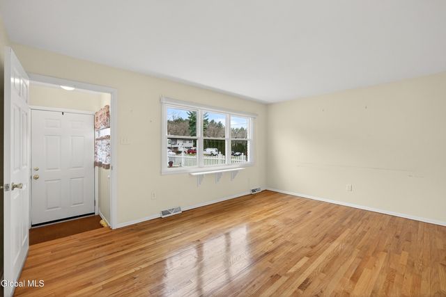 7 Apple Blossom Lane, Colonie, NY 12205