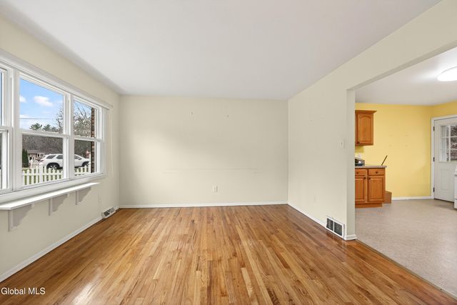 7 Apple Blossom Lane, Colonie, NY 12205