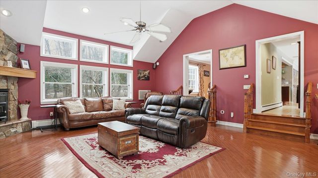 1 Tracklot Road, Nissequogue, NY 11780