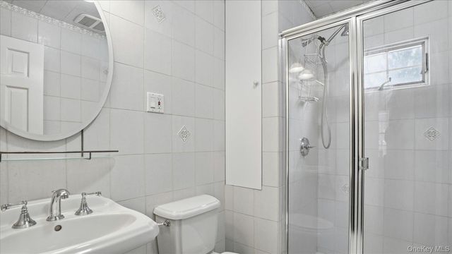 1 Tracklot Road, Nissequogue, NY 11780