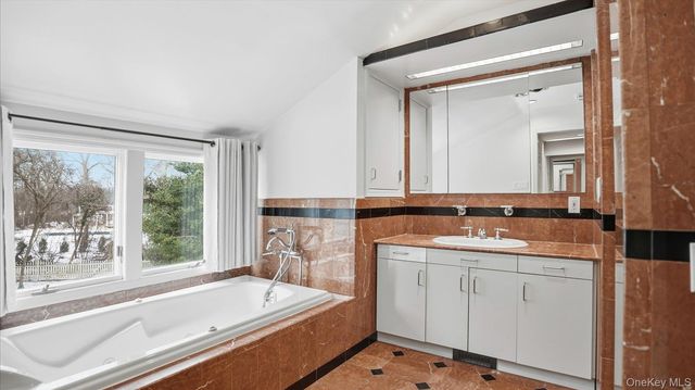 1 Tracklot Road, Nissequogue, NY 11780