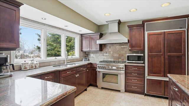 1 Tracklot Road, Nissequogue, NY 11780