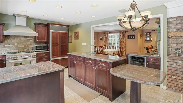 1 Tracklot Road, Nissequogue, NY 11780